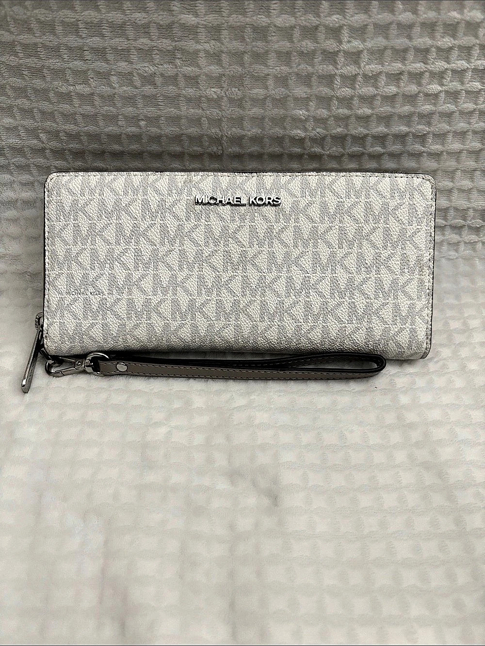 Michael Kors Jet Set Travel Large Logo Continental Wristlet White & Gray